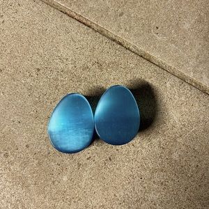 Teardrop stone plugs